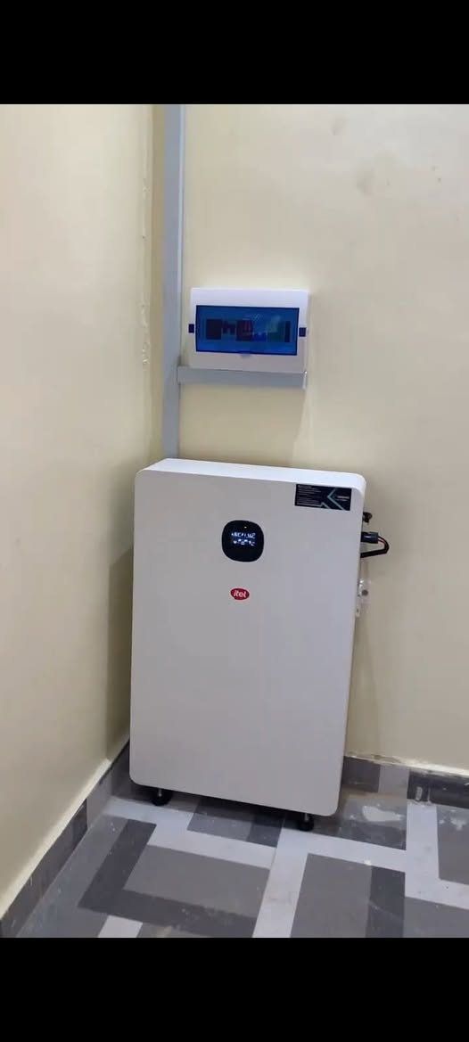 يتوفر بكج مدمج مكون من أنفيرتر 3.6kw + بطارية 8kwh يمكن ربطه مع أو بدون ألواح يجهزك ب 5A لمدة 4 ساعات.
السعر : 2.850.000 كامل مع الربط الذكي والتشغيل والمتابعة.
(كارد ضمان 3 سنوات بأسم المشتري).

يمكن تطوير المنظومة مستقبلاً، ربط 6 ألواح 615w لضمان تجهيز نهاري مستمر وخدمة ممتازة.

#ميسان_سولار_***********
