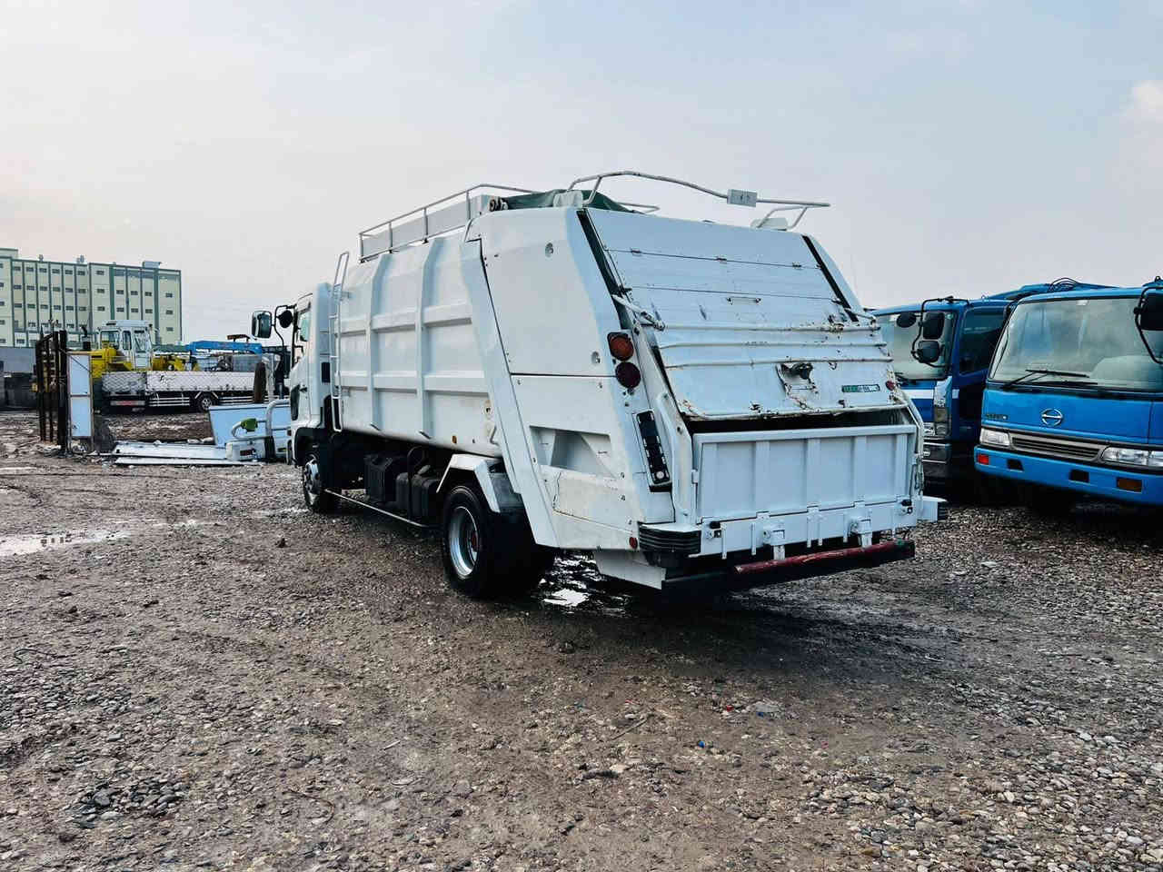 اللهم صل ع محمد وآل محمد 👍🇮🇶🇮🇶
هينو شيطان كابسه نفايات كبسه 10 مكعب 
مكينه 5 سلندر كهرباء دخول جديد 
 معرض النصر / قضاء النصر / ذي قار 
***********
***********
