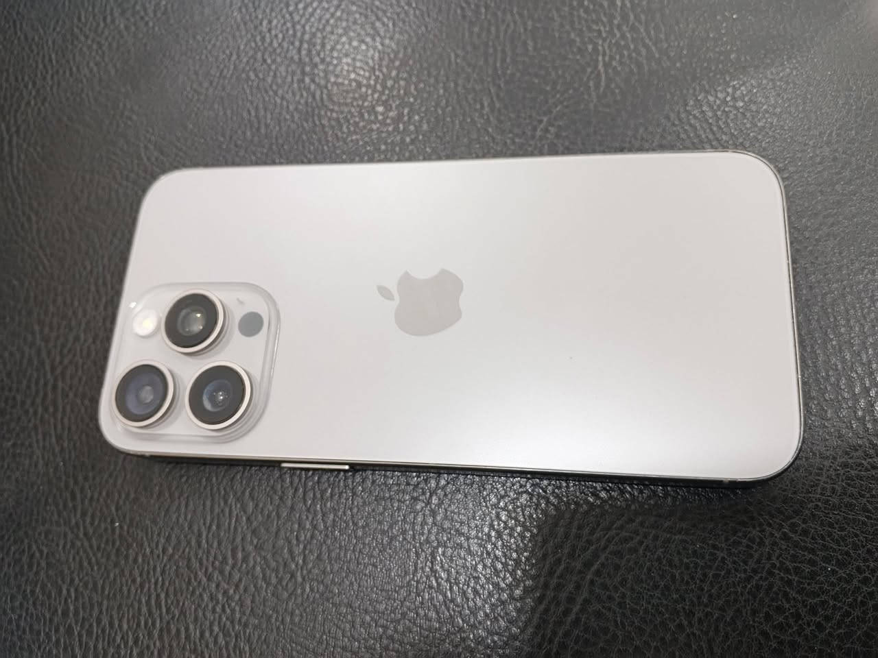 أيفون 15 برو ماكس للبيع بدون شخط جديد بطارية 91 جهاز كامل حته كارتونه
سعر 800
للتواصل ***********
