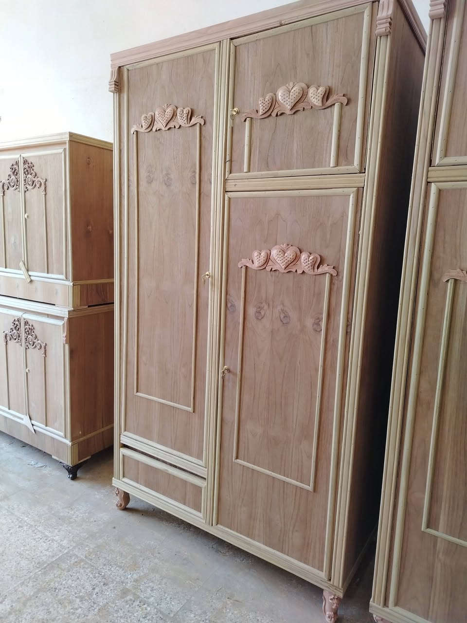 يتوفر لدينا كناتير بوفيات فراش جميع قياسات صاج بعقوبة كاطون شارع أبو رباح مجاور مرطبات السيد *********** مزاد ابو كرار الغريباوي
