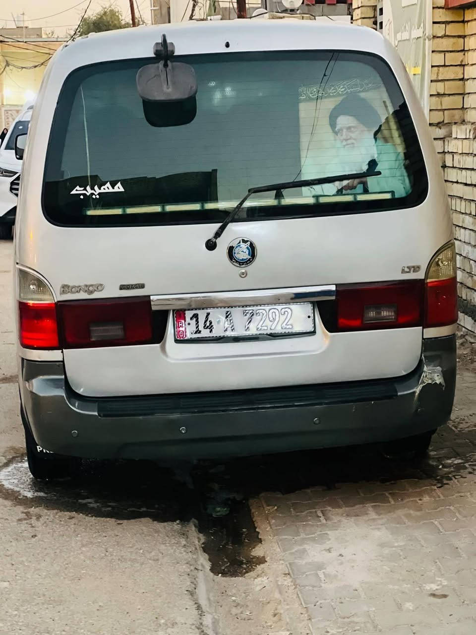 سلام عليكم للبيع 2005 رقم بصره بسمي سنويه ل 27 كير ومحرك واكسن مكفولات شواصي الوره معمرات ولباقي مكفولات سياره مصبوغه حزام جماليه  بم ونوزل قم 10 ايام شادهن جدد المكان النجف الاشرف السعر 132 وبيهه مجال قليل الرقم ***********
