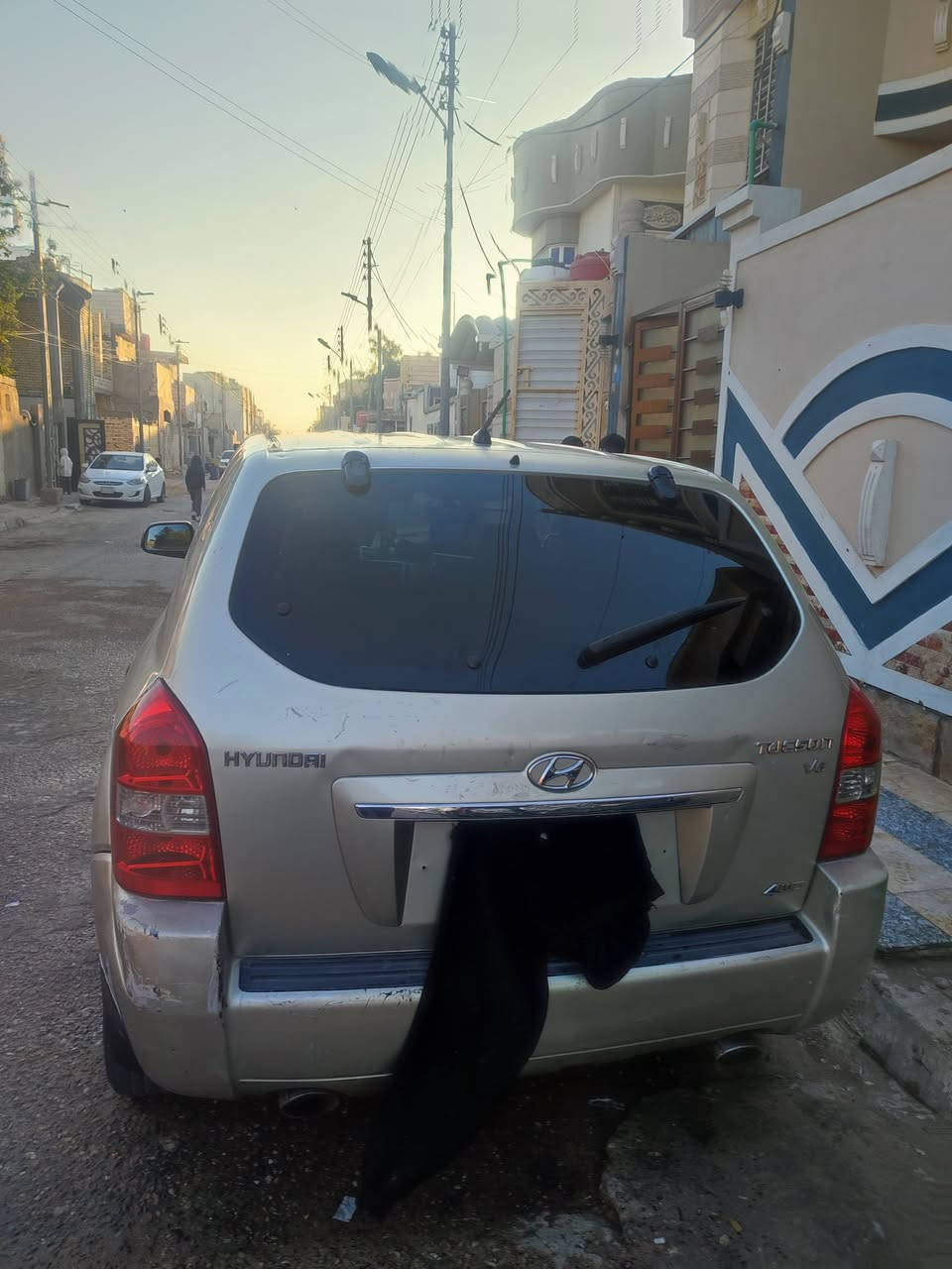 توسان ادوات لبيع بيها كصا واحد سعر ٤٣ وبيها مجال مكينا بانزين بيها ارقام وسنويه طبق لصل وين ماعجبك روح دك حاسبه العنوان بصرا رقم الهاتف ***********
