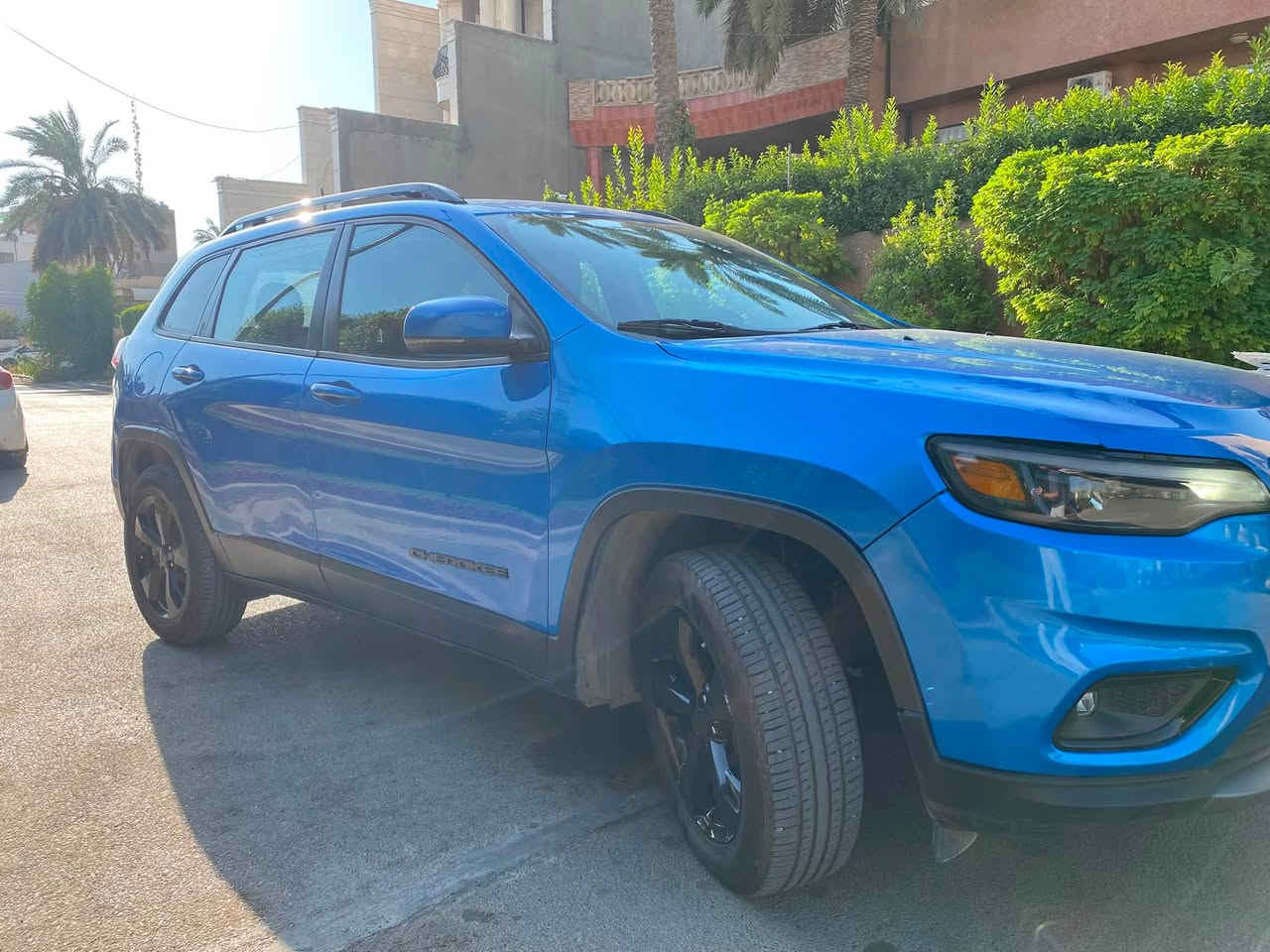 للبيع – 
2020 JEEP CHEROKEE BLACK TOP
جيب شيروكي بلاك توب 
حادث خفيف بدون ايرباك
🔹المواصفات:
 • الموديل: 2020
 • الفئة:  التتيود Altitude
 • المحرك: 2.4L 4 سلندر 
 • اللون: ازرق مميز
 • عدد الممشى : 38 ميل
اللوحة : رقم اربيل
كاميرا خلفية
بصمات ابواب  
دخول ذكي
كشنات جلد
تدفئة كشنات
تدفئة ستيرن
كرسي السايق تحكم كهربائي 
هاند بريك كهربائي بصمة
رادار خلفي وجانبي
تحكم ستيرن
انظمة قيادة 
تشغيل بصمة
تشغيل عن بعد
مثبت سرعة
النقطة العمياء
تخم تايرات جديدة
ادامة جديدة
الضرر : حادث امريكا شبه كلين  ايرباكات سليمة فقط الدعامية مكسورة وصور الحادث موجود للتوضيح 
وبيها حادث بالعراق 
حادث سطحي تبديل باب وجاملغ  درجة اولى
مكان السيارة  بغداد المنصور
***********
