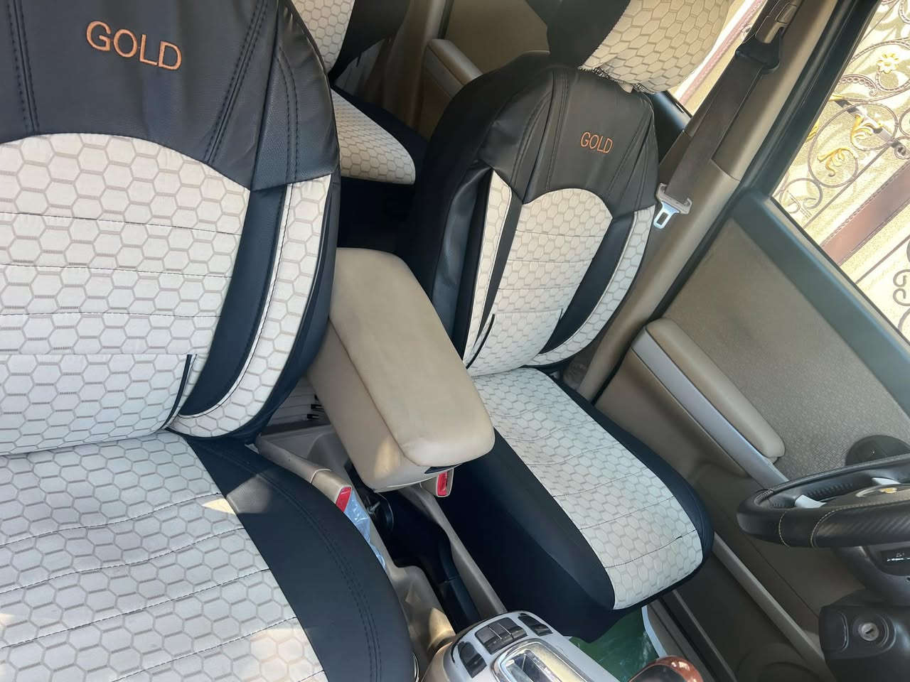 السلام عليكم 
شوفرليت كوينكس 2008
كير محرك تبريد جاهزة 
كشرها حلو السيارة نظيفة 
مصبوغة اقل الحزم جمالية بسبب الشخوط 
 صدرها نص عمر بلمية 
السعر ٦٨ وترهم مراوس 
العنوان بغداد الدورة 
***********
