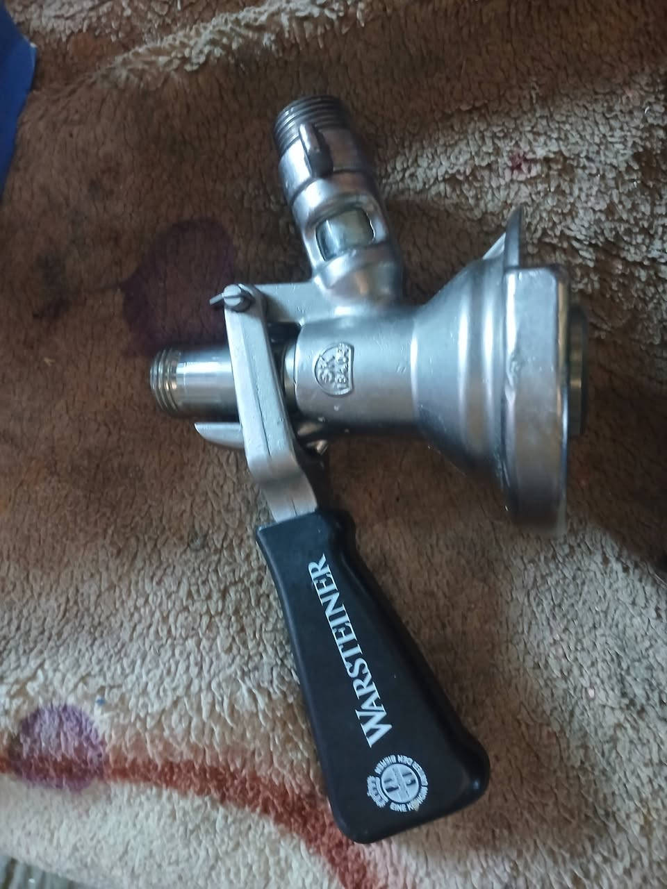 هذه الأداة هي موزع برميل بيرة (Keg Coupler) من نوع "Micro Matic" وتتميز بمقبض يحمل العلامة التجارية السعر ٣٠ الف


**إذا كنت صاحب هذا الإعلان وتريد حذفه لأي سبب، رجاءا أرسل رسالة إلى الدعم الفني**
