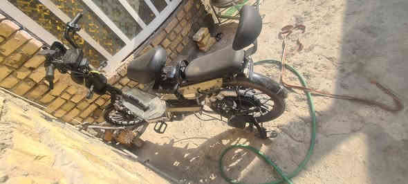 السلام عليكم دراجه شحن سعر 350 وبيه مجال
السلام عليكم دراحه شحن حجم 24 بطاريات 4جدد الملف جديد كل نقص مابيه بس الحاضنه مالت الزنجيل وكعت عدي وموجوده بس ما شاده بلوتوث بصمات وسويجات2  كلوب عالي ناصي دبل اشاره دبلات شاشه ايباد توضحلك بل الشاشه العطل عداد السرعه  3نمرات السعر 350وبيه مجال شي بصيط مكاني بابل رقمي ***********
