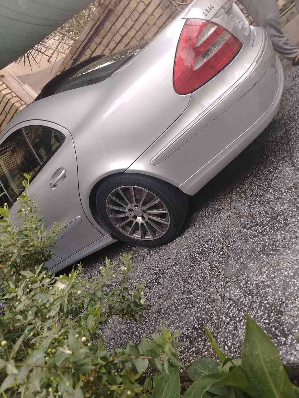 السلام عليكم
مارسيدس w211 موديل 2007  حجم E350 بأسمي رقم بغداد رقم شبه مميز سيارة بلادية بانورما /كشنات جلد /بردة خلفية كهرباء/ تبريد بيانو أمامي خلفي تحكمات ستيرن كاملة /كروز سرعة مكينة وكير بحالة ممتازة صدر جيد بجم أمامي  كبس سيارة نظيفة جدا مال جناي بيها صبغ جاملغين خلفية بدون دواخل السونار مرفق مع الصور.. سعر البيع(( 140 $ ))
*********** ابو أحمد
