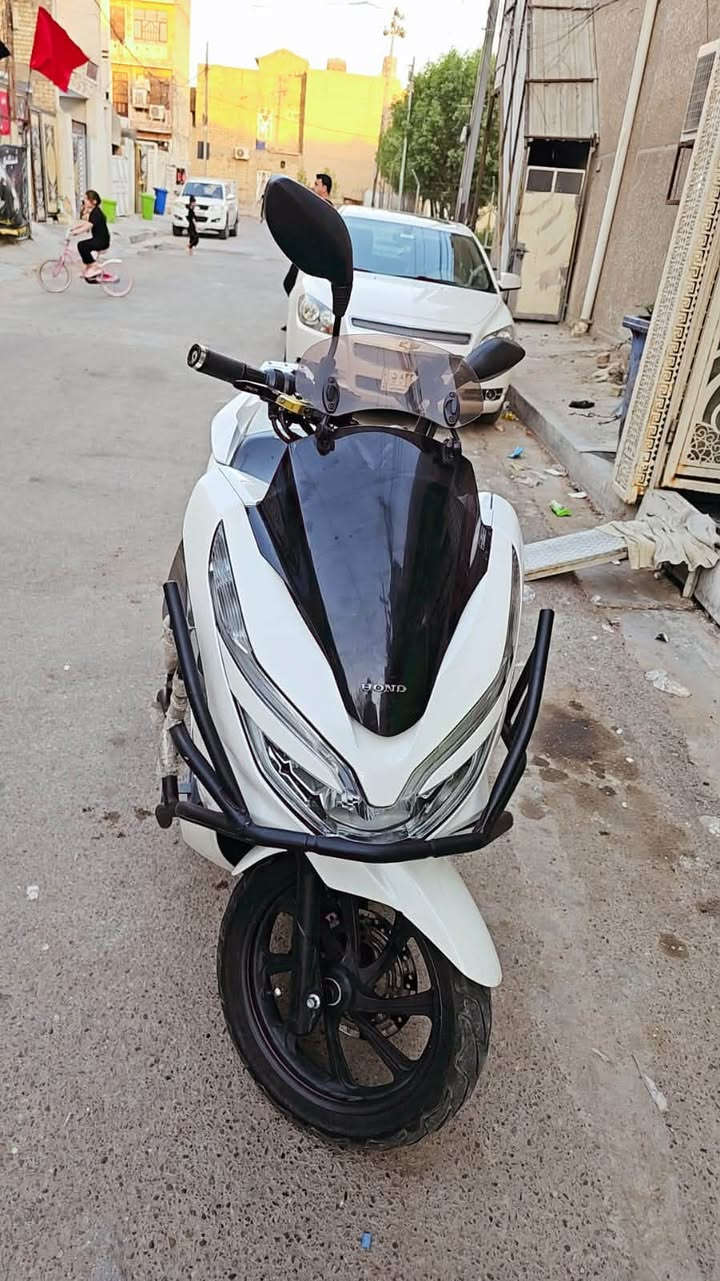 سلام عليكم
Bcx جيل الثالث للبيع مزوده وعليها هوايه إضافات 
معروضه ١٤ وبيها مجال ‭***********‬
