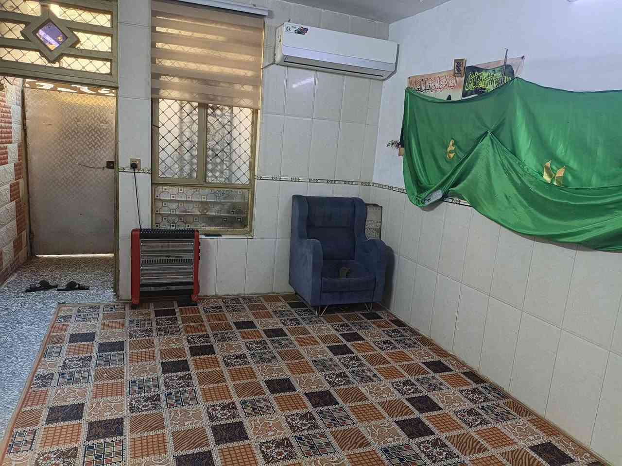 سلام عليكم
نص قطعة طابيقن وبيتونة 8 أمتار 
طابيقن الثاني ولبيتونة صب بنا 2023
قطاع 44 مقابيل البيت شارع عريض  
ثاني فرع من شارع ستين 
البيت بي درج خارج وداخلي 
يصح مشتمل 
***********
