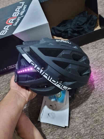 السلام عليكم
خوذه دراجات هوائيه 
تلبس قياس L/M
لون اسود طافي 
بگ لايت وشاير 
تحكم عن بعد 
شحن تايبسي
جديد غير مستخدم 
السعر 20 الف  فقط
البصره مقابيل سجن حمدان 
***********
