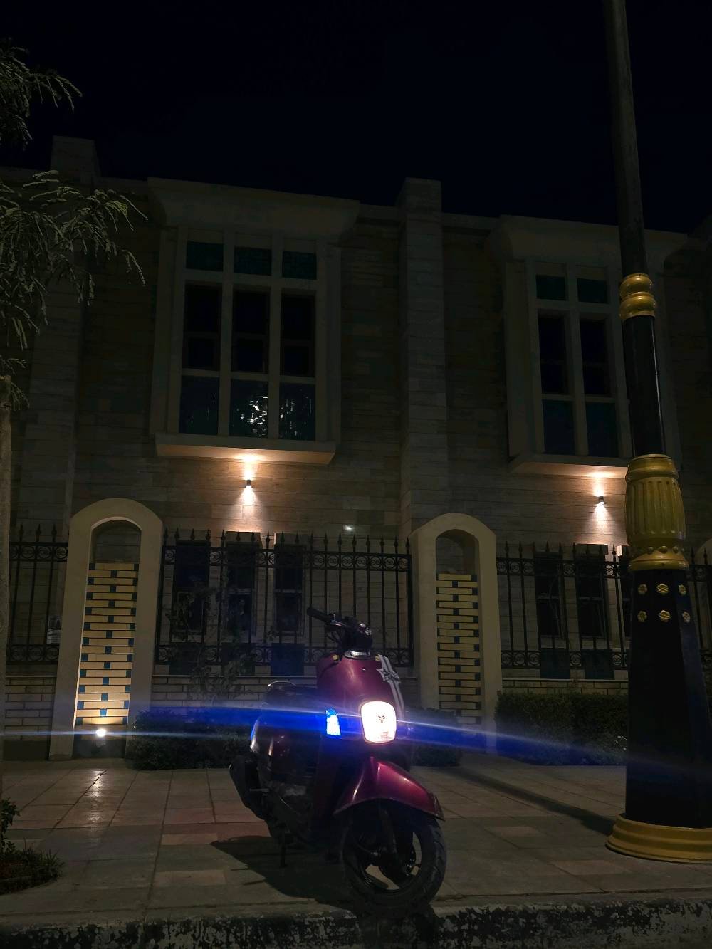 سلام عليكم  بواليس نوزل  البيع مزوده بشه 55 سلف 55دبل رياضي صلنصه رياضي  دراجة  حلوه مرتبه بس محتاج فلوس  وريد بيعه سعر 800بيه مجال الطيبن