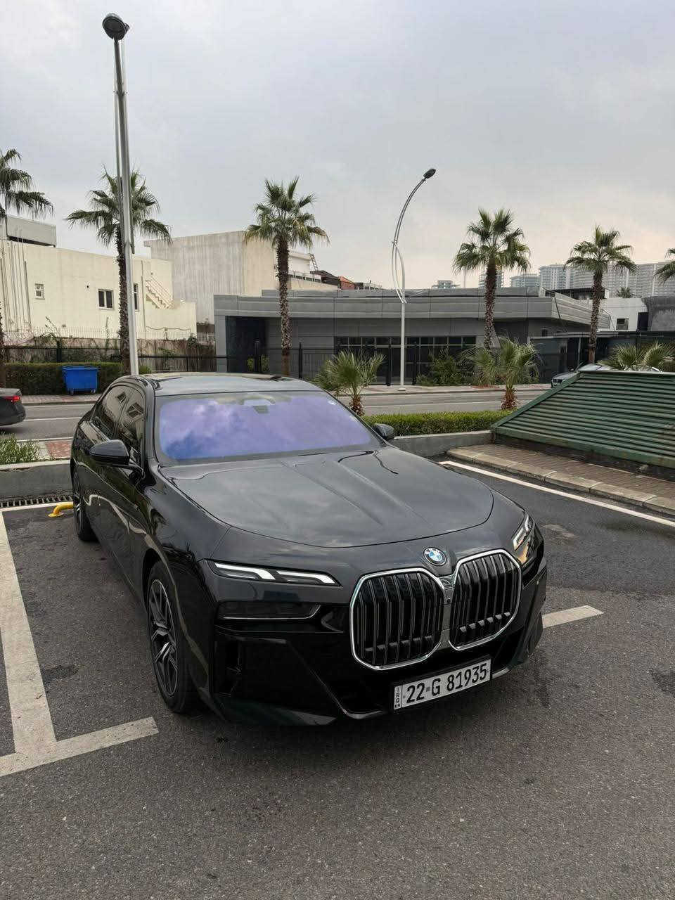 ملكي الكرستاله للبيع  بي ام دبليو 
الفئة السابعه7  2024حجم 735i
ماشية : 30,000 الف 
خليجي: كلين تايتل
شركه العروش 
الكاميرا الخلفية - سقف بانورامي - صندوق كهربائي  - التحكم على المنحدرات - كاميرا 360 - تدفئة المقاعد - تبريد المقاعد - بصمة - شاشة - مراقبة النقطة العمياء - التحكم التلقائي في درجة الحرارة - نظام بدء التشغيل - نظام فرملة الطوارئ - 8 وسادة هوائية - المصابيح الأمامية ليد - مصابيح الليزر الأمامية - عرض المعلومات على الزجاج الامامي - تدفئة مقود القيادة - لوحة قيادة رقمية - إنارة محيطية - أبل كاربلاي - التشغيل عن بعد - شاحن لاسلكي - ركن السيارة بالتحكم عن بعد - إغلاق الأبواب الناعم

رقم صاحب سيارة ***********
