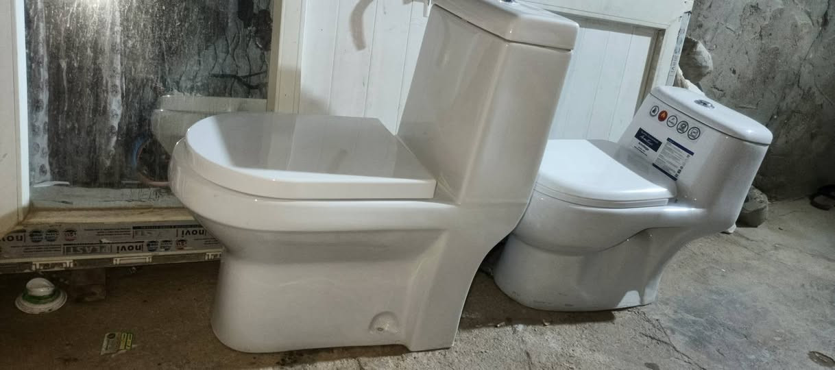 السلام عليكم
مقاعد غربي 🚽عدد 2 مستعملات استعمال قليل ونضيفات جدا.. 
حجم كبير صنع هندي 
حجم صغير صنع ايراني 
سعرهم 70الف 
الواحد ب 40الف
للتواصل رساله على الواتساب ***********
مكاني حي الرحمه  ،
