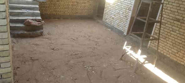 السلام عليكم ورحمة الله 
مستعدين للعمل في كافة البيوت عملنا يتضمن
تنظيف البيوت من الانقاض وقلع الاتربة 
دك الارضية بالقفاز 
تربيع البيوت
فرش السبيس والحدل 
رقم الهاتف ***********
العنوان ناصريه مركز والاقضية القريبة منها
