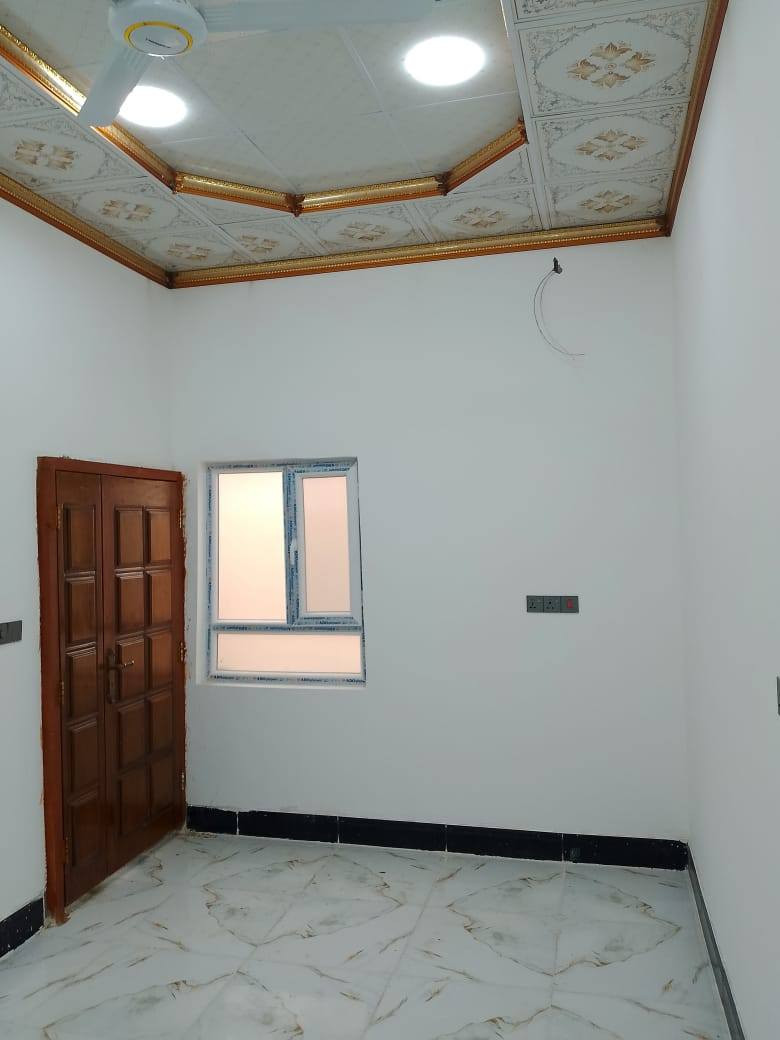 #اسعد_الله_اوقاتكم_بكل_خير⁉️👋 
#البصره 
دار للبيع 
مساحه 100 م 
أم النعاج مقابيل حي بغداد 
قريب على شارع الصناعية 200
طابو زراعي عراقي سند 25 
وكاله و نسخ من طابو و مكاتب 
غرف نوم عدد 2
ديوانيه و صاله 
مطبخ و صحيات 
بناء بلوك 
شارع 8 م 
شارع تبليط 
ماء كهرباء مدارس نت 
السعر 78 و بي مجال 
هاتف *********** بلاد, صلاح الدين
