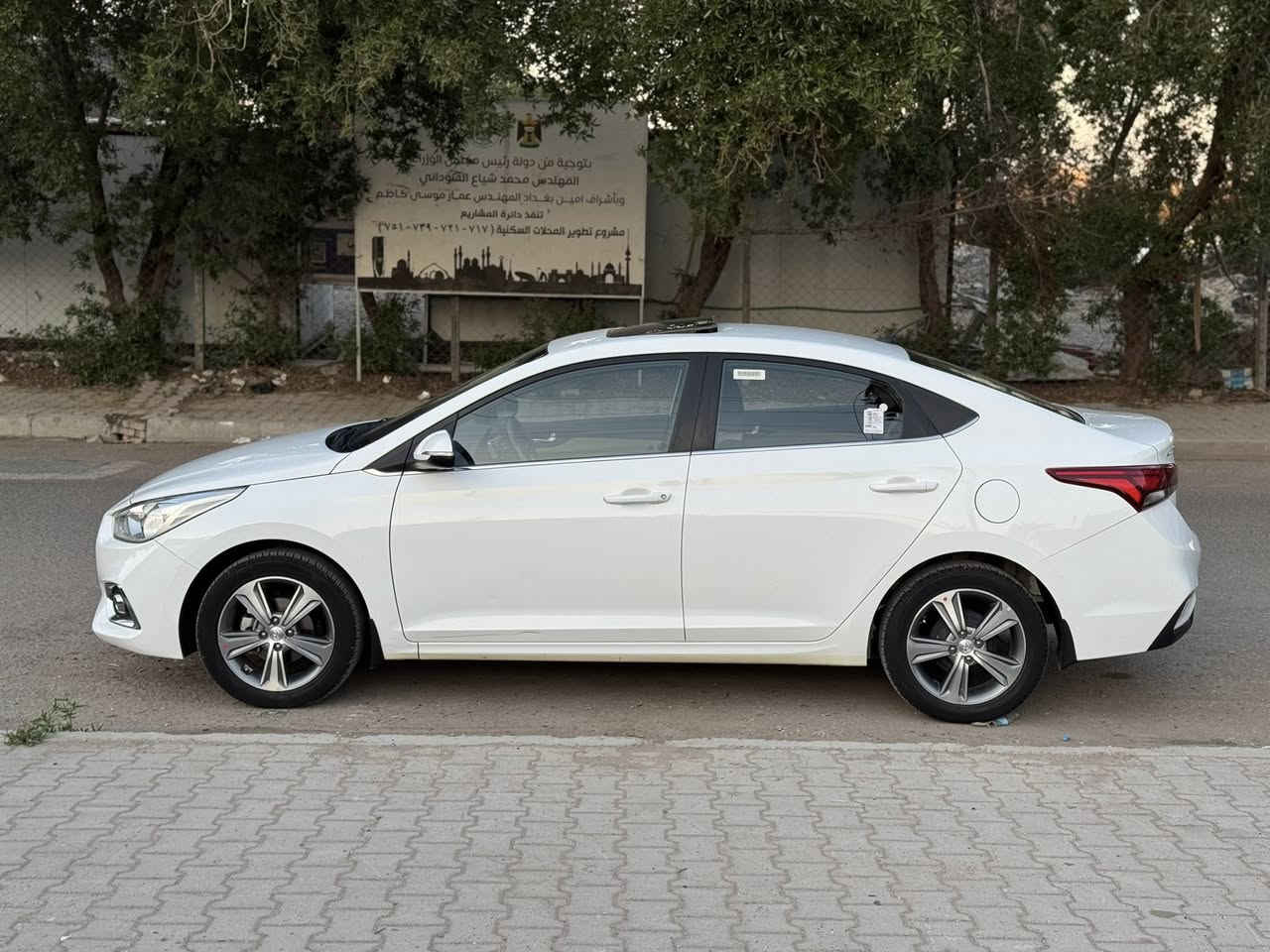 هونداي اكسنت 2020 وارد خليجي
مكفوله من الصبغ والبارد
مواصفاتها 
شاشه كبيره 
سلايت 
تحكمات ستيرن جهتين 
اشاير بالمري
محرك 1600 دوش 
ويل كب 
نظام اي بي اس 
نظام ايكو اقتصادي بانزين 
السياره جديده 
السياره رقم بغداد وباسمي 
السعر 132 
للاستفسار ***********
