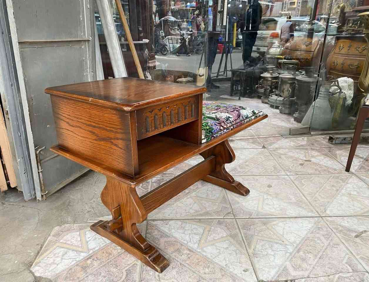 قنفه تليفون خشب سنديان
***********
بغدادوعندي توصيل
