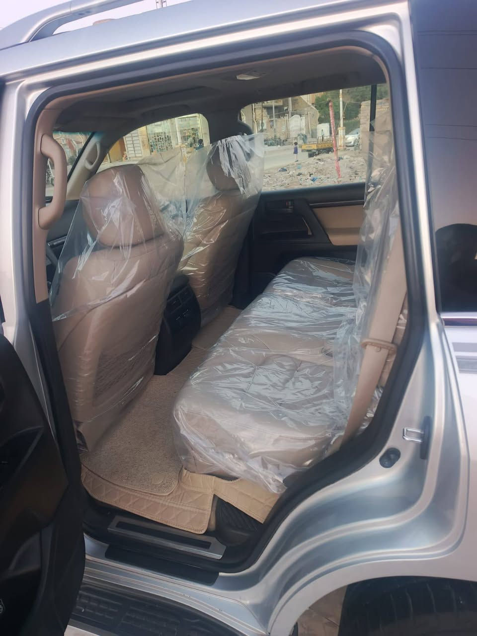 لاندكروز موديل 2011 رقم اربيل ستينيه مكفوله كفاله عامه ماشيه 110 فول مواصفات السعر 345 وبيها مجال الشراي رقم صاحب السيارة  يتصل او واتساب  ***********/***********
