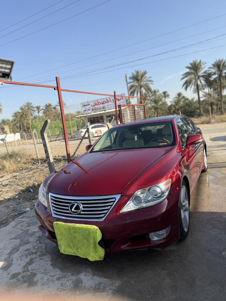 السلام عليكم لكزز ٢٠١٠  السيارة جديدة جديدة بمعنى الكلمة مكفولة من فتح وكص وصبغ ماعدا الدعامية الامامية 
السيارة وارد خليجي فول مواصفات اعلى مواصفات باللكزز 
بصمة شاشه بيبان شفط مساج تدفئة تبريد كشنات مواصفات متخلص   
السيارة جديدة بمعنى الكلمة ومابيها نقص شي جاهزه ١٠٠٪؜  وبالعافية عل ياخذها 
*********** رقمي
