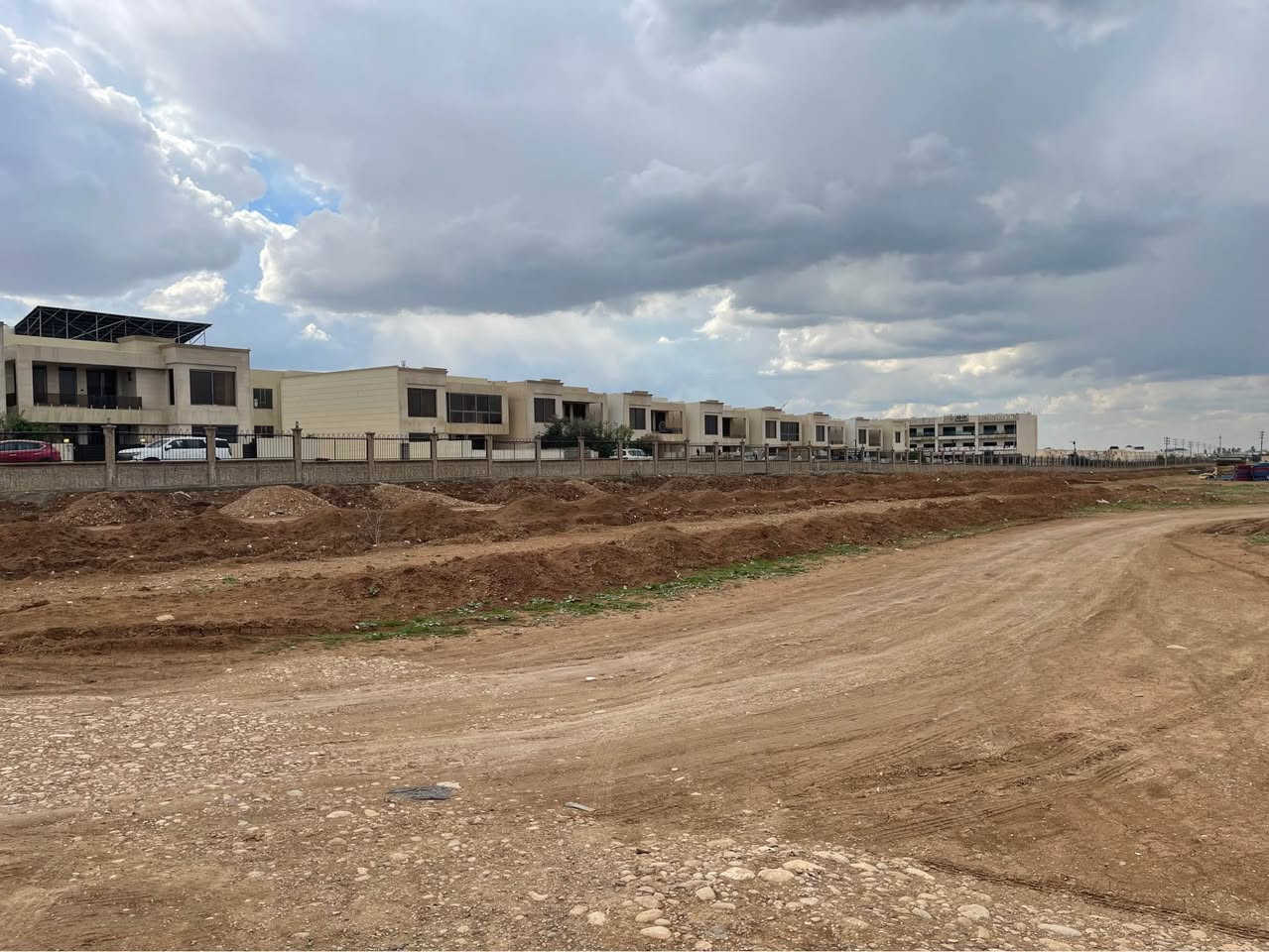 بسم الله الرحمن الرحيم

زه وى   بؤ فرؤشتن            100 م
ده كه وئته خؤشترين شوئنى هه ولئر
نزيك 150 مترى به ديوارئ گه نجان ستى
له نابه ينى گه نجان ستى و زانه ر ستى و شارى يؤنانى و شارى ڤارسان .
پئش چه ند رؤژئكه موافه قه يان ده رجوو 

به نرخئكى زؤر زؤر گونجاو 

نرخى.         100 م به      135 ورق و مجال
.                  200 م به     260 ورق و مجال

په يوه ندى        ***********

قطعة ارض للبيع         100 م 

يقع قرب شارع 150 متر 
بجنوبه گنجان ستى و شرقه يوناني و زانر ستى 
وبغربه ڤارسان و لايت ستى و عندها ارقى موقع 

للاتصال        *********** أربيل, العراق
