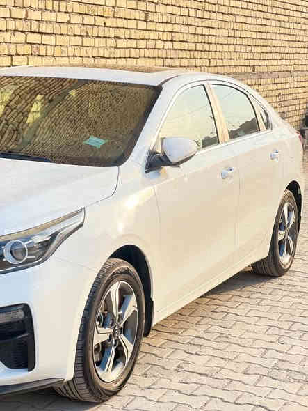 السلام عليكم 
سياره سيراتو وارد خليجي موديل 2021 نضافه فول سياره مكفوله عدا رصعه بالباب مال سائق موضح بالصوره
رقم بغداد حره سنويه بأسمي تحويل ثاني يوم
مواصفات فول فتحه سقف بانو راما 
تدفئه تبريد تحكم عدسه ألد عده درجات إلخ 
لون ابيض داخل بيجي نضافه تخبل 
بالعافيه على الي ياخذه 
للاستفسار اكثر 
الرقم:-***********
