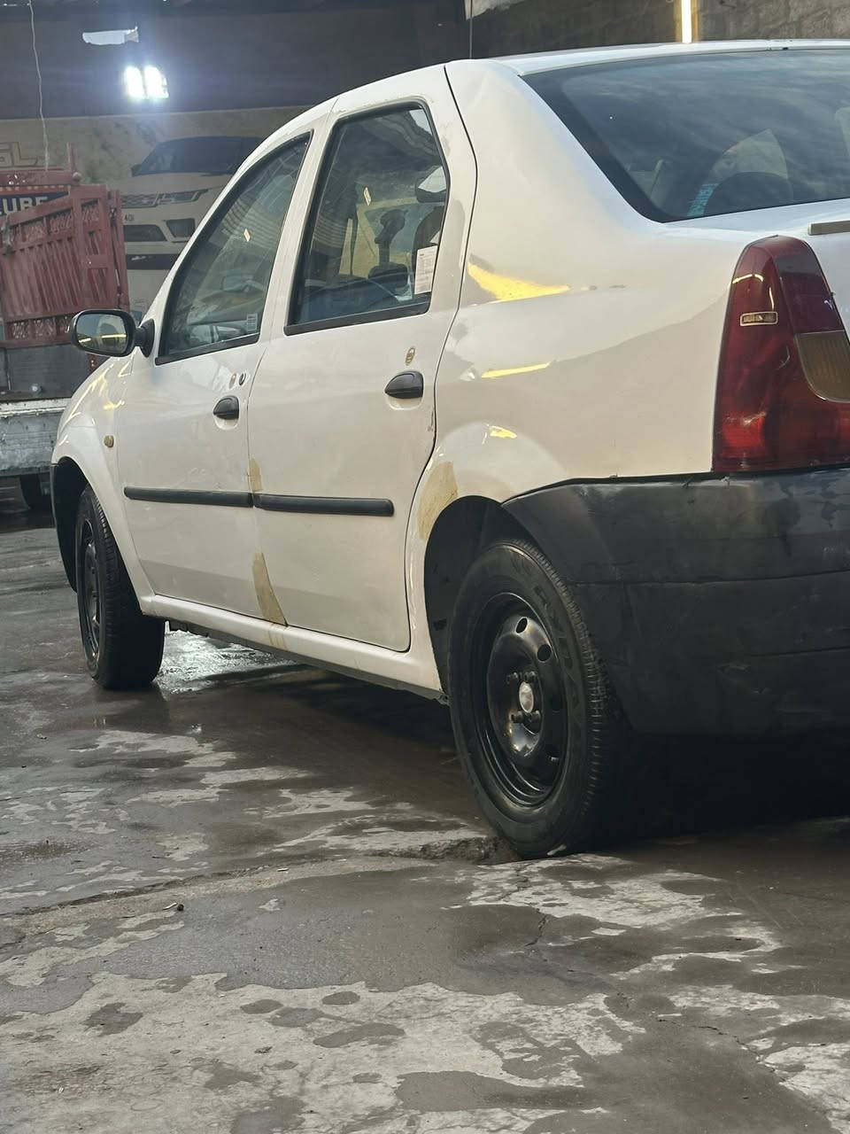 رينو لوكان 2010 سياره بلاديه بدون حادث وصبغ بيه اماكن معجون موضح بل صوره  منظومه بانزين ادامه + تبديل قاعده كامله جديده تخم تاير كير جديد  حداديه جديده داخل نظيف ارضيه مغلفه تبريد شغال منقص غاز  سياره مال بيت بل عافيه ع ياخذه رقم نكليزي جديد سنويه باسمي   عنواني :  بغداد بلديات  السعر 43رقمي ***********
