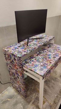 الشاشه+ الميز  شاشة (Kogan) الأسترالية   حجم (32)  (Hz(165  دقة عالية ...