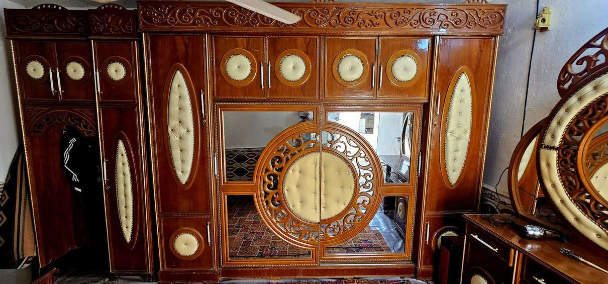 غرفه نوم صاج اصلي 7قطع السعر مليون وربع وبيها مجال الستفسار واتساب ***********
