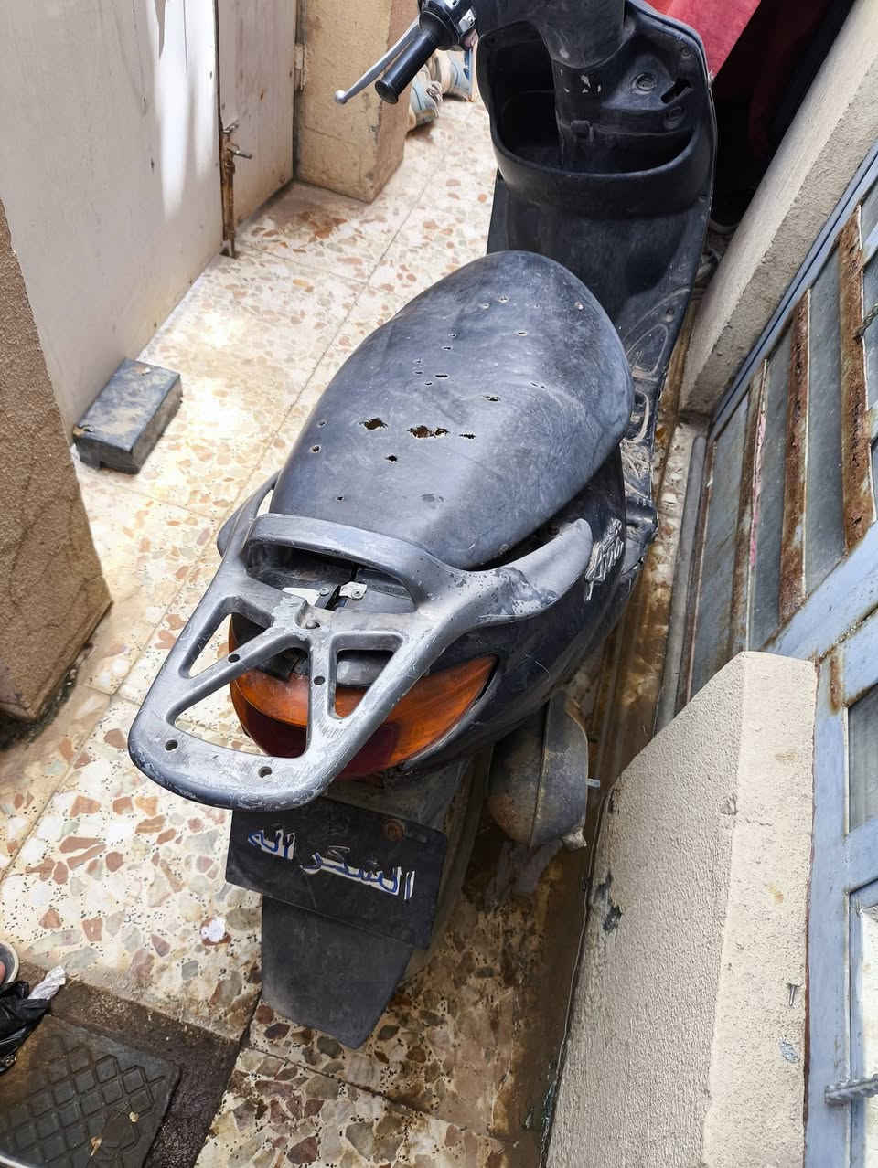 السلام عليكم
دراجة اگزز شغاله 
تحتاج تنظيف كابريتر
وبيها نقوصات خفايف 
سعرها 170وبيها مجال 
***********
