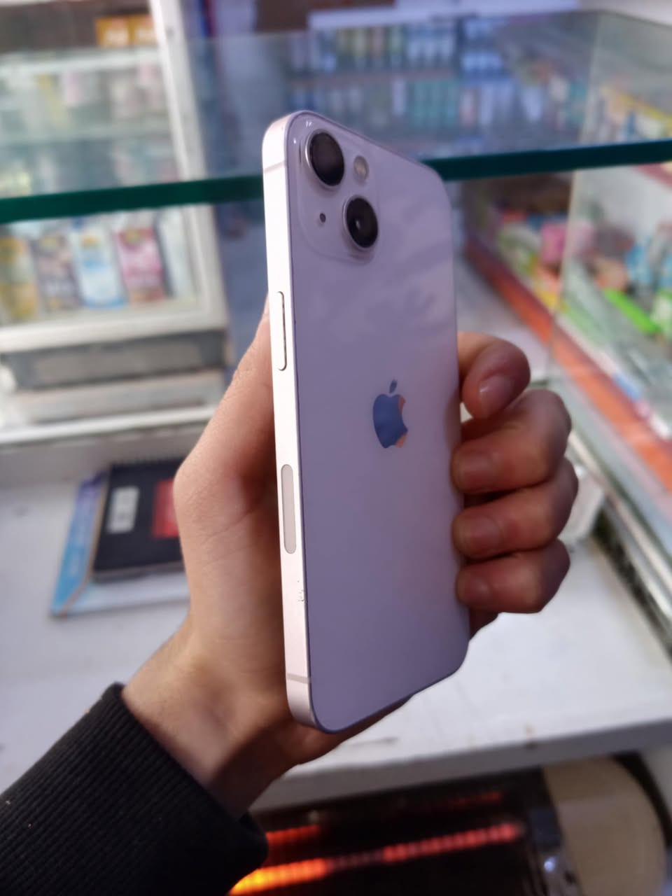 ايفوان 13
ذاكرة256
فقط مبدل شاشة اصلي 3 خيرات شرط 
كلو شغال فيس ايدي شغال الجهاز فوال
بطارية 🔋75
***********وتساب
