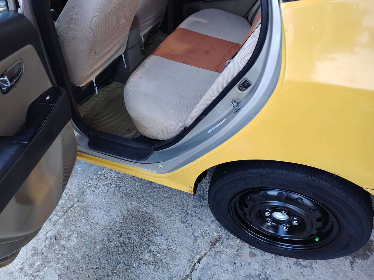 سلام عليكم.. النترا موديل 2010 وارد امريكي بيه بنيد مبدل فقط والباقي ليبل واحد كير او  مكينه حاويه حداديه نضيفه تخم تاير رقم بابل انكليزي مصفره هيئه وغرامات العنوان حله مركز المدينه ( *********** ) السعر          ( 92 )
