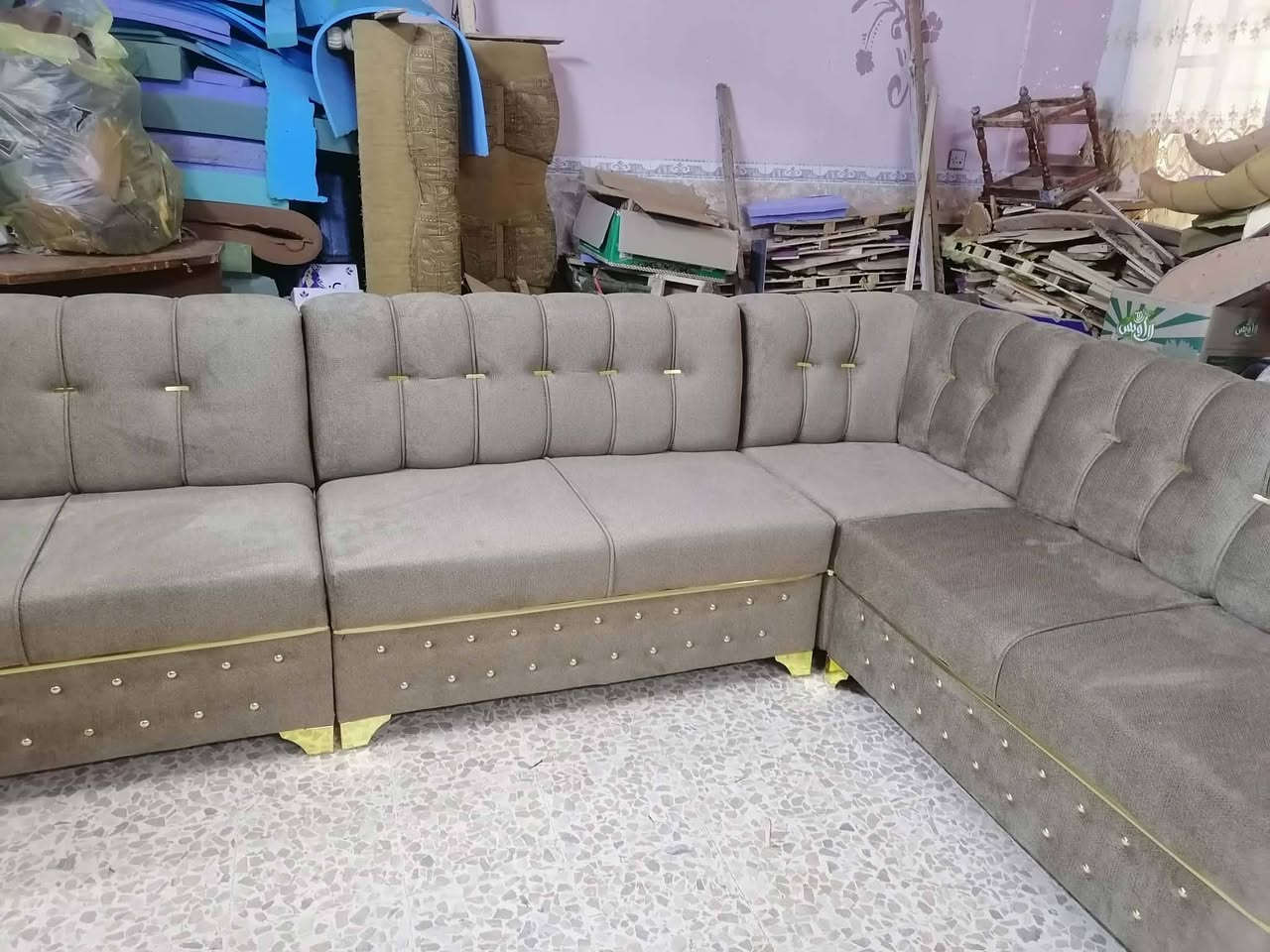 ديوان ٩ متر خشب عراقي ثقيل دوشمة جديدة غير مستعملة شرط القماش والخشب والاسفنج السعر ٤٥٠ ألف للإستفسار الاتصال على الرقم *********** و*********** موصل الحدباء
