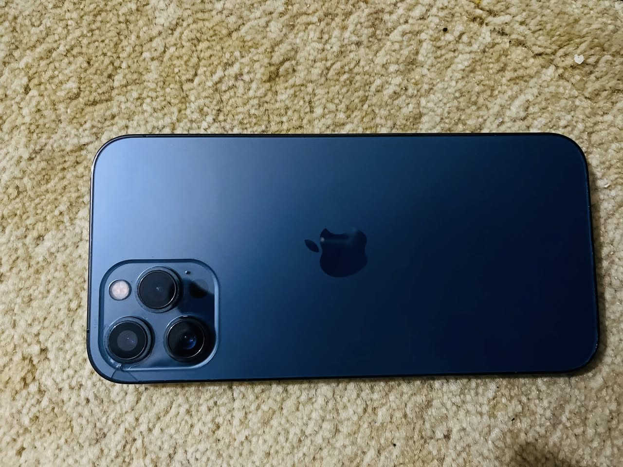 آيفون 12 برو ماكس ذاكرة 256 بطاريه 100 مبدل شاشه اصليه وبطاريه ودكمه مال تشغل عطلانه يعني متحتاجهه موجودة سودة تتحكم بيهه فيس إيدي شغال  بغداد الدورة الرقم ***********
