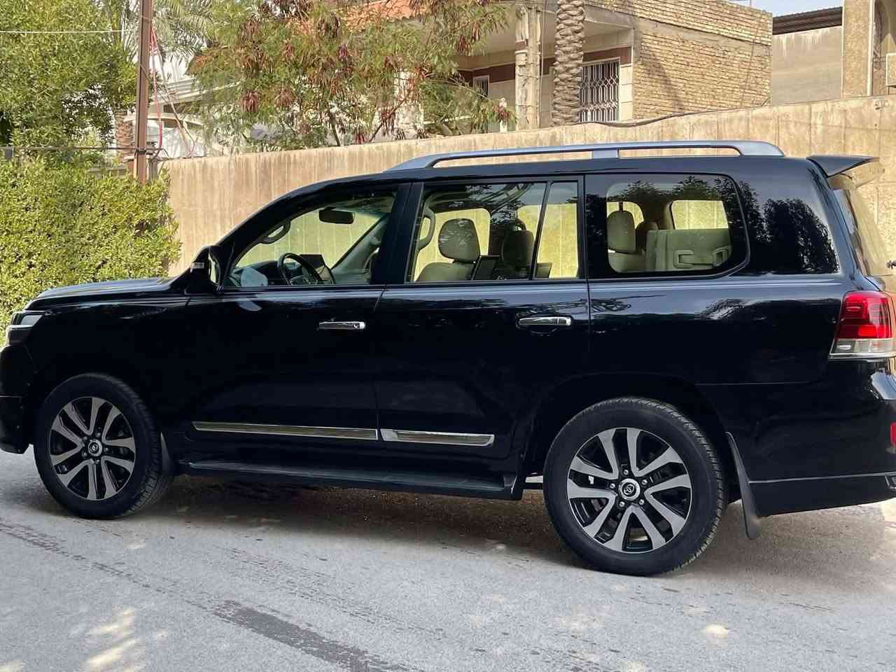 لاندكروز 2019 CXRساز باب اول
8 سلندر المرغوب 4600
مكفوله من كلشي لا بررد لا صبغ 
3شاشات 
فول كيجات لكزز اشاره لكزز 
ماشيه 68 الف حيل جديده سياره 
بغداد بأسمي تحويل ثاني يوم 
*********** 
مكانهه بغداد
سـ : 528 وبيهه مجال قليل
