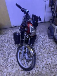 دراجة هارلي للبيع نظيفة فقط يرادلهة تبديل باتريات ب 100 الف ماخذهة ب80...