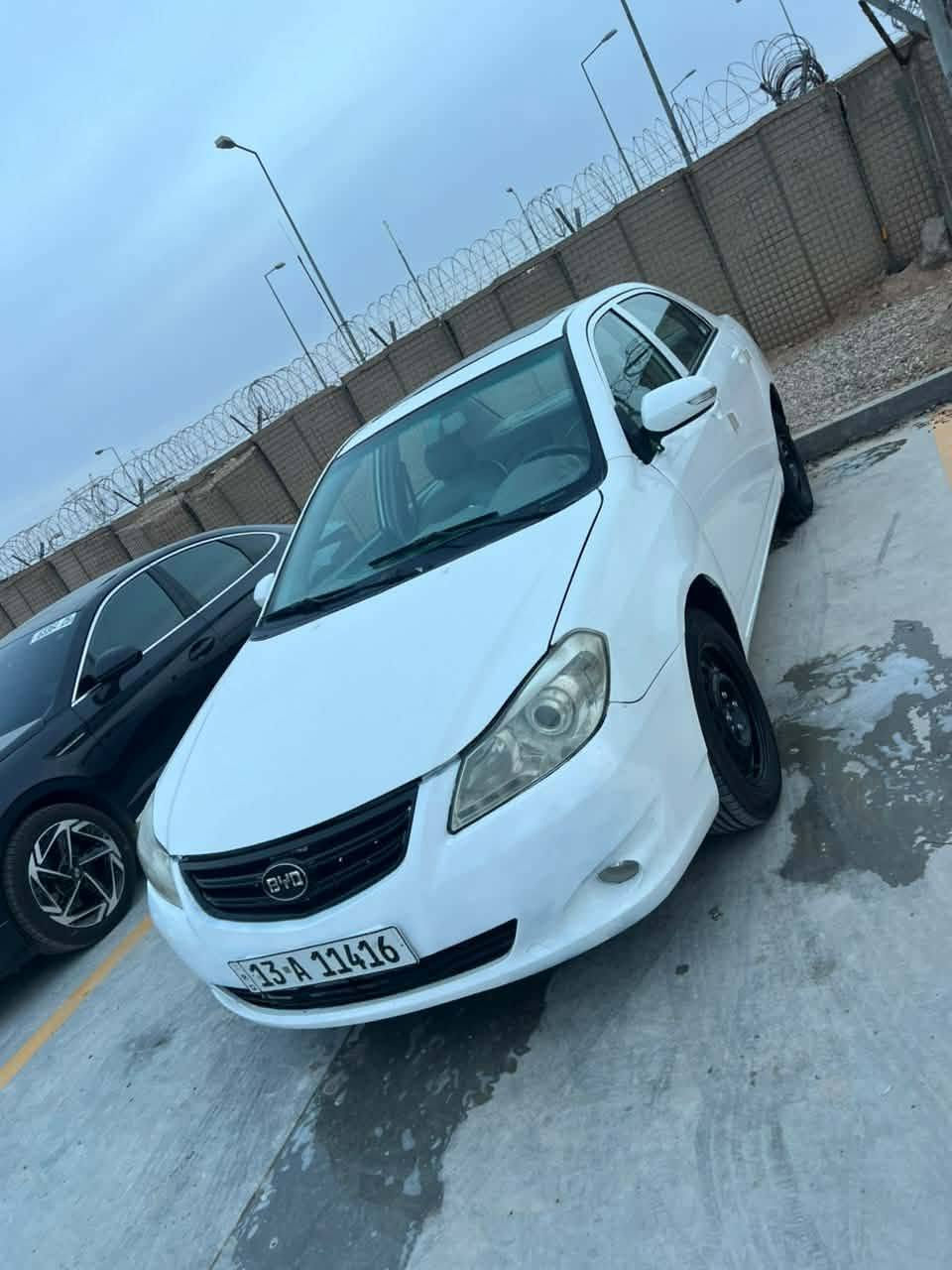 بي واي دي G3 رقم ميسان  نكليزي  سنويه بسمي
كير مكينة مكفول تبريد فقط عوزه غاز 
سياره مصبوغه عام بيه ضربه بل جاملغ الخلفي بل ربع 
موديل 2013
المكان ميسان العماره 
السعر ٤٦ وبيها مجال
للاتصال ***********
