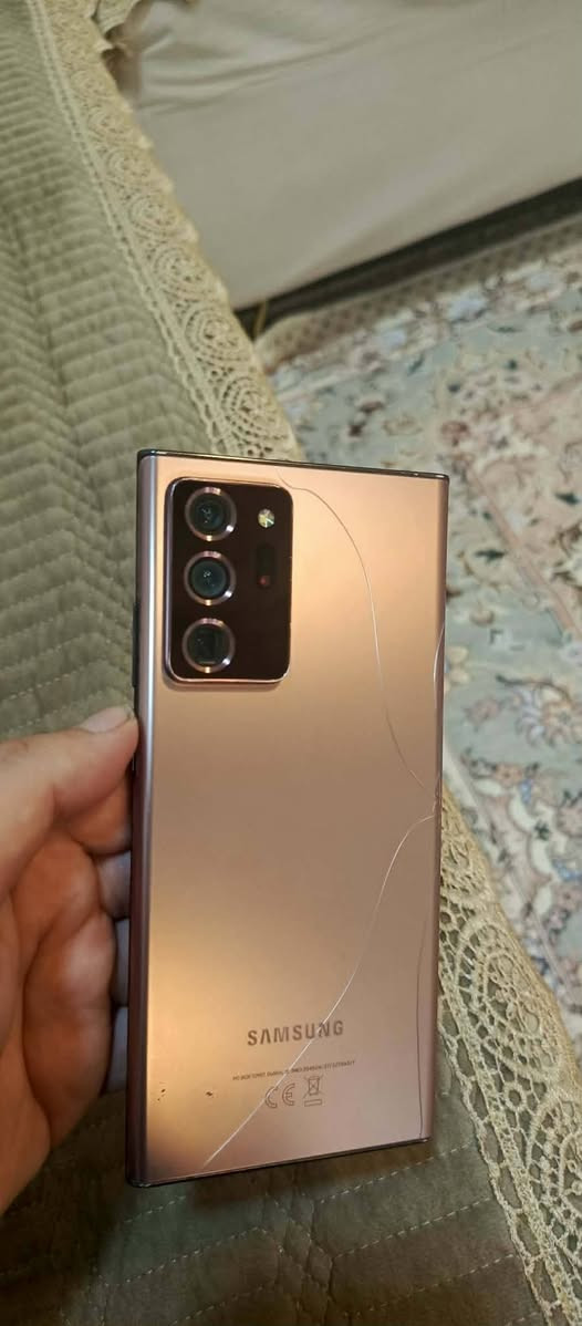 Galaxy Note 20 Ultra 5G

شاشه که ی دوو سێ په له ی بجوکی هه یه له مۆدی ڕه شه دیار نیه 
دوو سیم کارت
زاکیرە ٢٥٦ و ڕام ١٢ گێگا 
کامێرا / ١٠٨ مێگاپێکسڵ (  50x zoom) 
ئێگسینۆس 990
باتری ٤٥٠٠ ( ٢٥ وات) 
سلێمانی/ 
٢٦٥ هه زار 
*********** السليمانية, العراق
