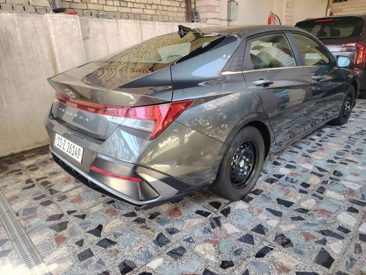 السلام عليكم النترا موديل ٢٤ بدون ايرباك ماشية ٤٤ باسمي بيهة صبغ بس مسطرة جوة بك لايت فقط بدون تبديل مواصفات فول ماعدا الجلد للاتصال *********** مكانهة بغداد
