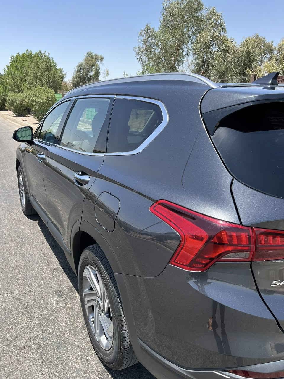 سلام عليكم سنتافيا أمريكي موديل ٢٣ بدون ايرباك حادث سرقه 
بامريكا 
نص فول 
سياره بيه حالوب. 
سونار. مرفق بالمنشور 
السعر. ٢١٨ عمله حق الجيه 
ماشيه ٣٧ ميل 
الاتصال ***********
