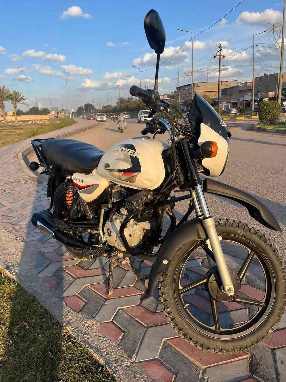 السلام عليكم دراجه للبيع مديل 19 اوراق كامله محرك لاتنقيص ولاتبخير دراجه حلوه حيل السعر مليون وخمسين الرقم ***********
