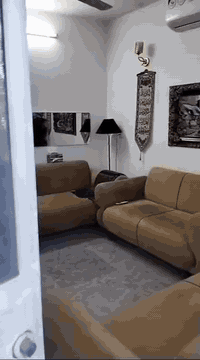 السلام عليكم ورحمة الله وبركاتة 
يوجد لدينا بيت للبيع مساحة ٦٠متر في منطقة الاعظمية قرب مستشفى دجلة ويحتوي على غرف عدد ٢ وصاله وملحقاتها للاستفسار على هذا الرقم 
***********
