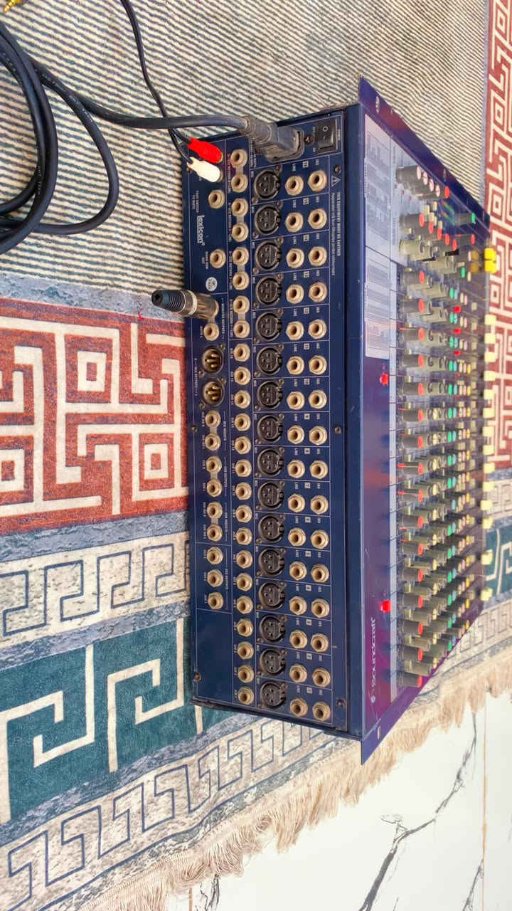 السلام عليكم 
للبيع مكسر صوت غني عن التعريف عنواني بغداد الزعفرانيه
بي نقوصات بصيطه الجهاز اصلي اصلي مو تقليد السعر خاص او راسلني على الواتساب ***********
