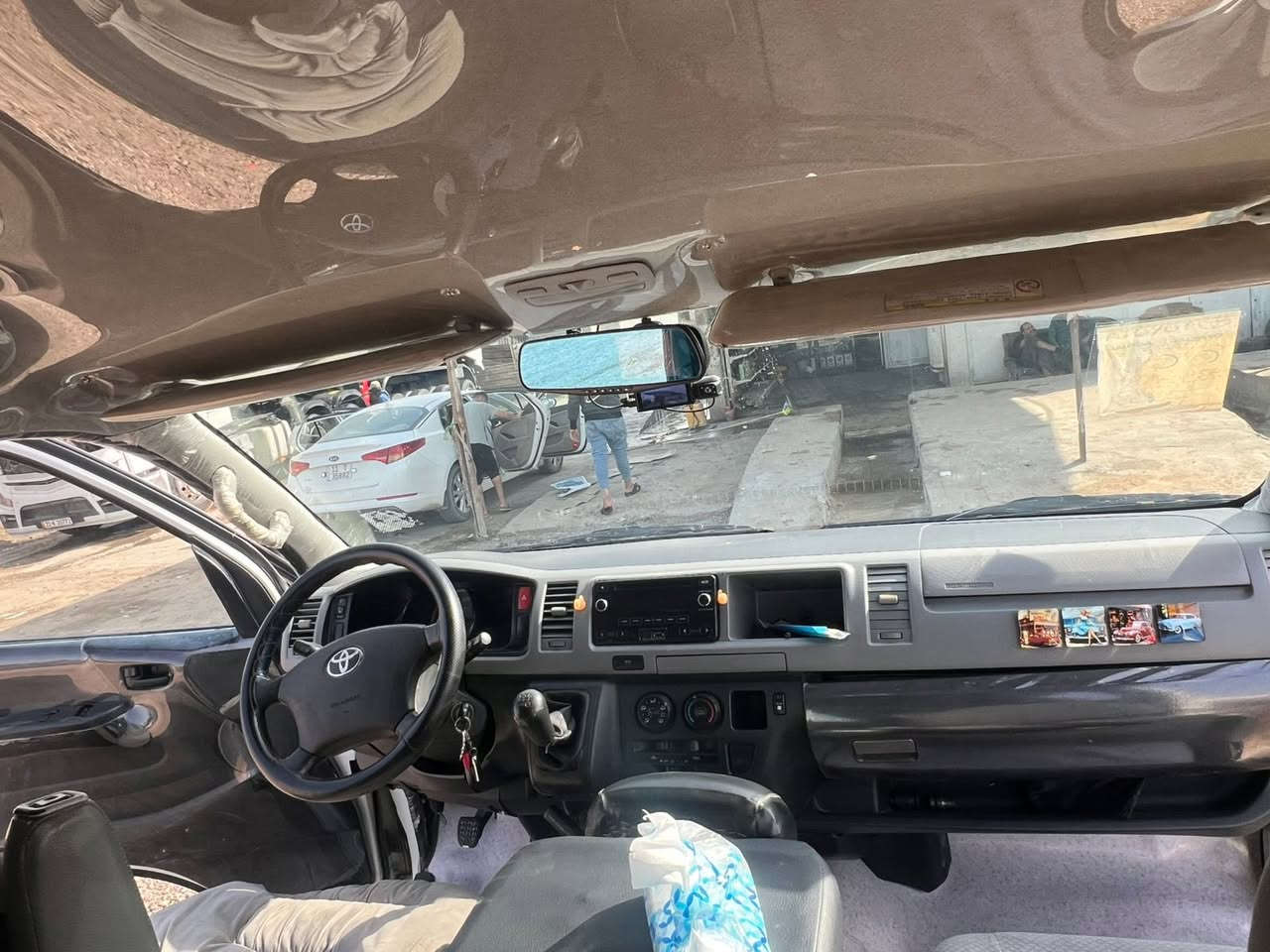 السلام عليكم 
هايسه تيوتا 2011 للبيع سياره نضيف بمعنى الكلمه سياره خط طلاب فقط ما طابه كراج  جاهز من كلشي كلها جديده 
محرك كير اكسن صدر امامي خلفي تخم تاير كهربائيات كلها شغاله على وضع الشركه  دوشمه جديده قبل ٣ اشهر مدوشمه
السياره بيها دعجه بطويله أمام التاير الخلفي ومعمره فقط وبيها تكحيلات شخوط بالكصيره فقط موجوده صور الدعجه 
السعر 225
***********
