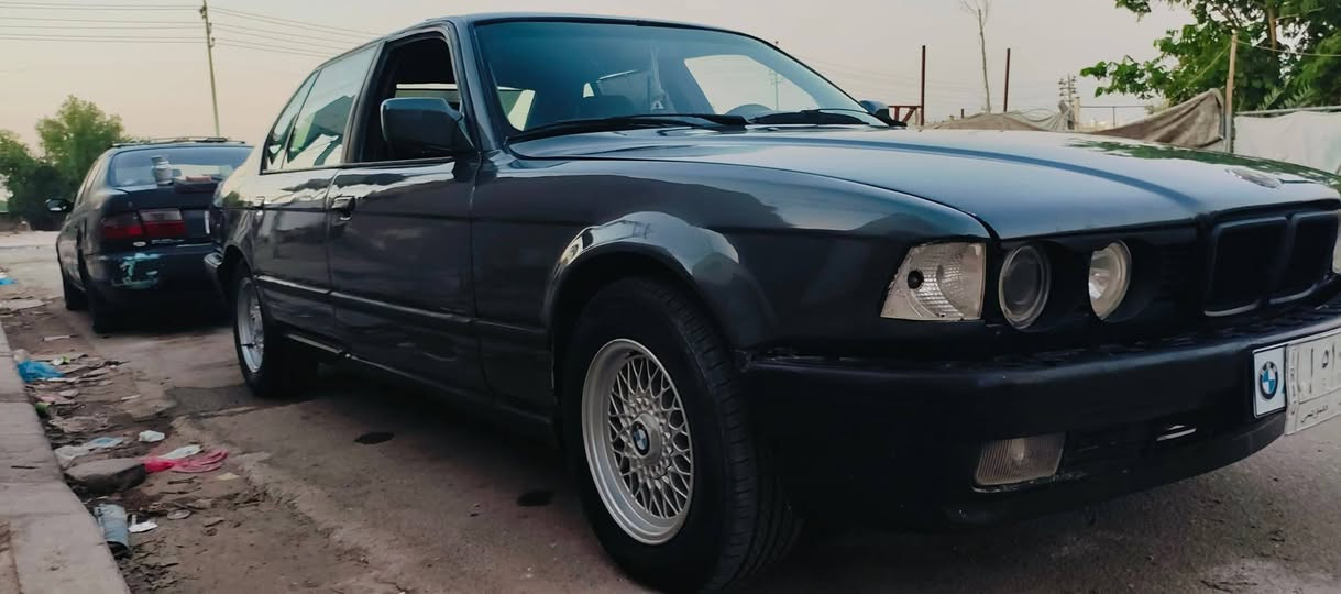 السلام عليكم ورحمة الله
عزيزي اقره المنشور وتفاصيل قبل لا تراسلني 

Bmw 735 IL 1991 نجف 
المواصفات 
مكينه 3500 مفتوح 
الون رصاصي . رمادي 
بجم عريض 
سلايد روف 
سقف كنتاره اسود 
دبل جامه 
باب طويل رئاسي 
دبل جكمجه 
دواخل اسود + صاج ملكي 
كشنات جلد اسود كهرباء 
جام كهربائي + مري 
بردات اصل 
تخم تاير + ويل خليه 15
باتري جديد قبل اسبوع مشتري 

الظرر
جاملغ جهة اليمنه مبدل 
مصبوغه عام بدون بوليش 

النواقص 
نيكل دعاميه اماميه 
دبت ماء ماسحات 
جك + ويل اسبانه 
فرش الجنطه  
تبريد عاطل 
حداديه الاماميه , 50% الخلفيه 75 

مكان السياره النجف الاشرف 
سنويه بأسمي الغاية 27

اخوان كلشي ذكرت وكلشي وضحت  اتفيدك تعال اطلع بيها وشوفها لا تراسلني وتسئل شبيها ما بيها

السعر 35 $


**إذا كنت صاحب هذا الإعلان وتريد حذفه لأي سبب، رجاءا أرسل رسالة إلى الدعم الفني**