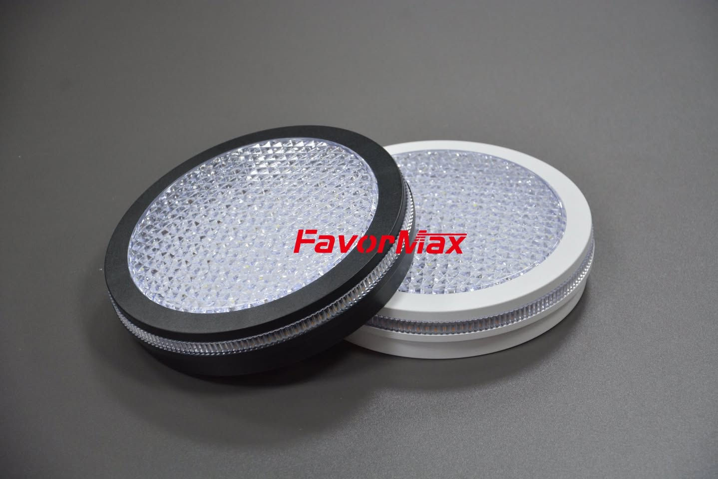 Crystal cover moisture proof lighting IP65 
24w+24w


**إذا كنت صاحب هذا الإعلان وتريد حذفه لأي سبب، رجاءا أرسل رسالة إلى الدعم الفني**