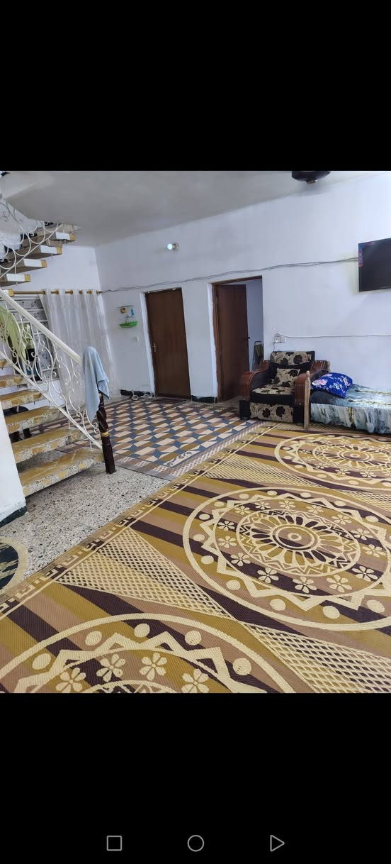 دار لبيع المساحه ١٨٠متر يحتوي على طابق ونص العنوان سبعه نيسان حي عون الاستفسار ***********
