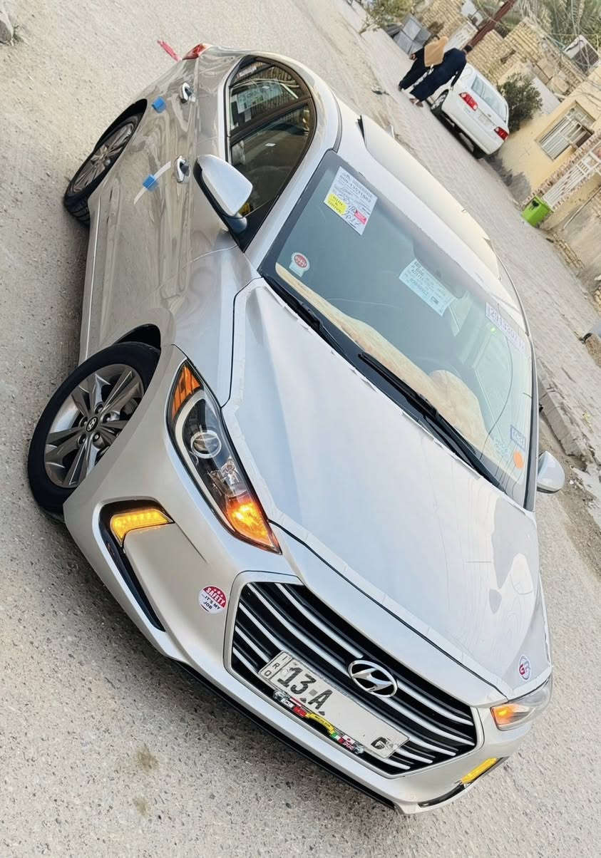 السلام عليكم 
هونداي النترا  2017 وارد امريكي فول مواصفات 1/1 محرك 2000دوش جديد ماشي 150 حقيقي  
حره تحويل بأسمي هزه وسنويه ولوحات جديد  بيه جاملغ مبدل وصبغ طرف البنيد فقط // المواصفات 
1- بصمه تشغيل وابواب وجنطه
2- فتحه سقف  طكتين سلايت 
3- شاشه كبيره كامره دواره 
4- كشنات كهرباء 
5- حساسات اماميه خلفيه 
6- ويل كب كروم مع تخم تاير 
7- بك لايت لد  
8- لايتات والكشاف LEd
9- رادارات جانبيه خلفيه كله شغال 
10- تحكم استيرن فول مع ثلاث انضمه قياده 
السياره جاهزه كير محرك حداديه تبريد  شرط الفحص 
السعر117للاستفسار *********** مكاني ناصريه شارع بغداد
