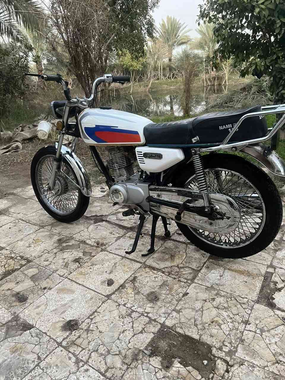 سلام عليكم اخوان دراجه للبيع كامله مابيها نقص برغي عنواني النجف كوفه عباسيه الستفسار ***********
