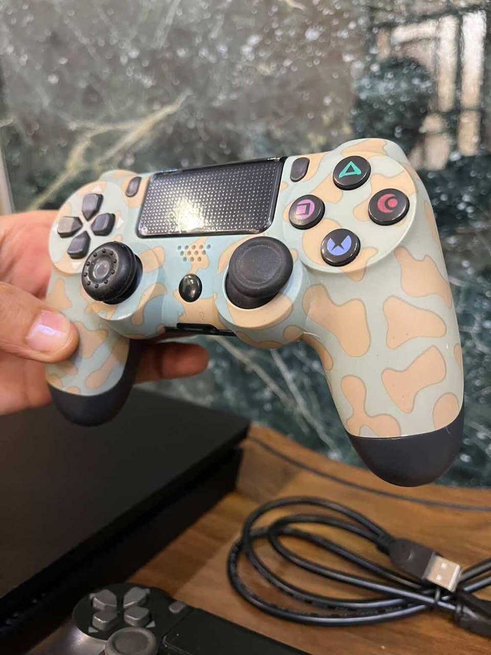 السلام عليكم من رخصة الادمن المحترم للبيع ابلي 4 نظام 11
جديد جداً مستخدم شي قليل أقل الشهر 
بي حساب وعشرة ألعاب الجاز مامهكر بعده لك 
للاستفسار ***********
