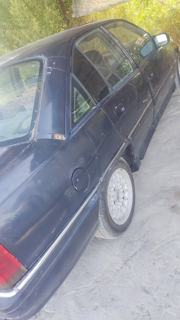 السلام عليكم لبيع فقط 
اوبل اوميكا موديل 1991 محرك 2000جديد قبل سبوع شاده السعر  15 وبيها مجال كير جديد 
سنويه صاقطه صاحبها ساكن ب صلاح الدين شرط التحويل رقم انبار  السعر 15ورقه وبيها مجال  مكان السياره الرمادي جزيرت الخالديه ل الاستفسار اكثر ***********
